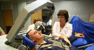 Работодатель не вправе потребовать от сотрудника пройти предварительный медосмотр, если законодательством такая обязанность не предусмотрена Работодатель не вправе потребовать от сотрудника пройти предварительный медосмотр, если законодательством такая обязанность не предусмотрена