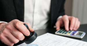 Если продавец товара на УСН заключил договор по цене с НДС, налог в бюджет можно не платить Если продавец товара на УСН заключил договор по цене с НДС, налог в бюджет можно не платить
