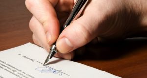 Подпись от руки на бухгалтерской отчетности можно будет не ставить Подпись от руки на бухгалтерской отчетности можно будет не ставить