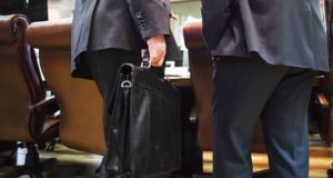 Бюрократический маневр вокруг сокращения контроля и надзора Бюрократический маневр вокруг сокращения контроля и надзора