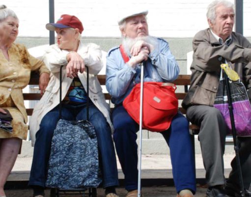 ПФР объяснил требования к пенсионерам приходить за выплатами лично ПФР объяснил требования к пенсионерам приходить за выплатами лично