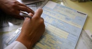 Минтруд пообещал с апреля по-новому рассчитывать размер больничного Минтруд пообещал с апреля по-новому рассчитывать размер больничного